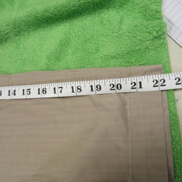 Gloria Vanderbilt Tan Shorts - size 16P - Picture 3 of 3